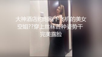 妹子被无套插得爽到翻白眼了