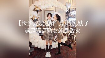 ✿风骚小少妇✿老公热衷去钓鱼，妻子趁机出轨新来的男同事，进门来不及脱衣服就自己摸奶子发情了，极品美少妇