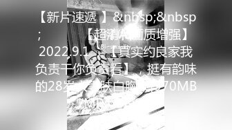 【颜值网红女神难得露B秀】漂亮眼睛被窝里出来，啥也没穿，揉捏大奶子，翘起极品美臀镜头前掰穴，一线天馒头逼很诱人