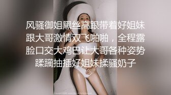 偷窥高跟长发眼镜美女嘘嘘