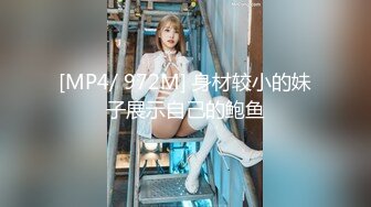 5p现场，绿帽女友被举高高猛操骚穴，从床上到沙发上